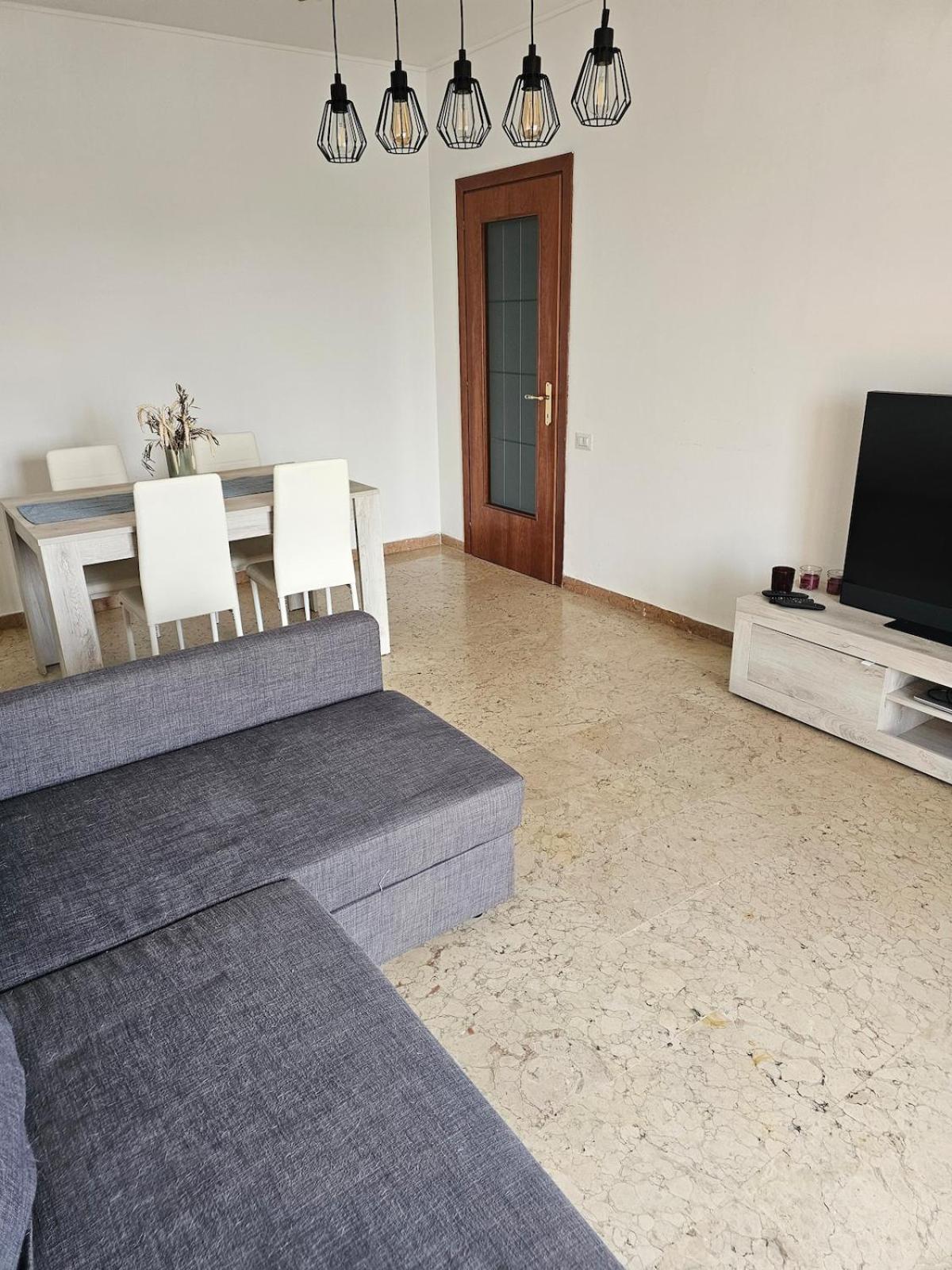 Apartment 25 Rom
