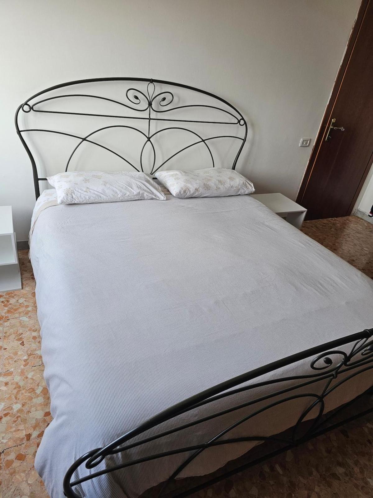 25 Apartment *