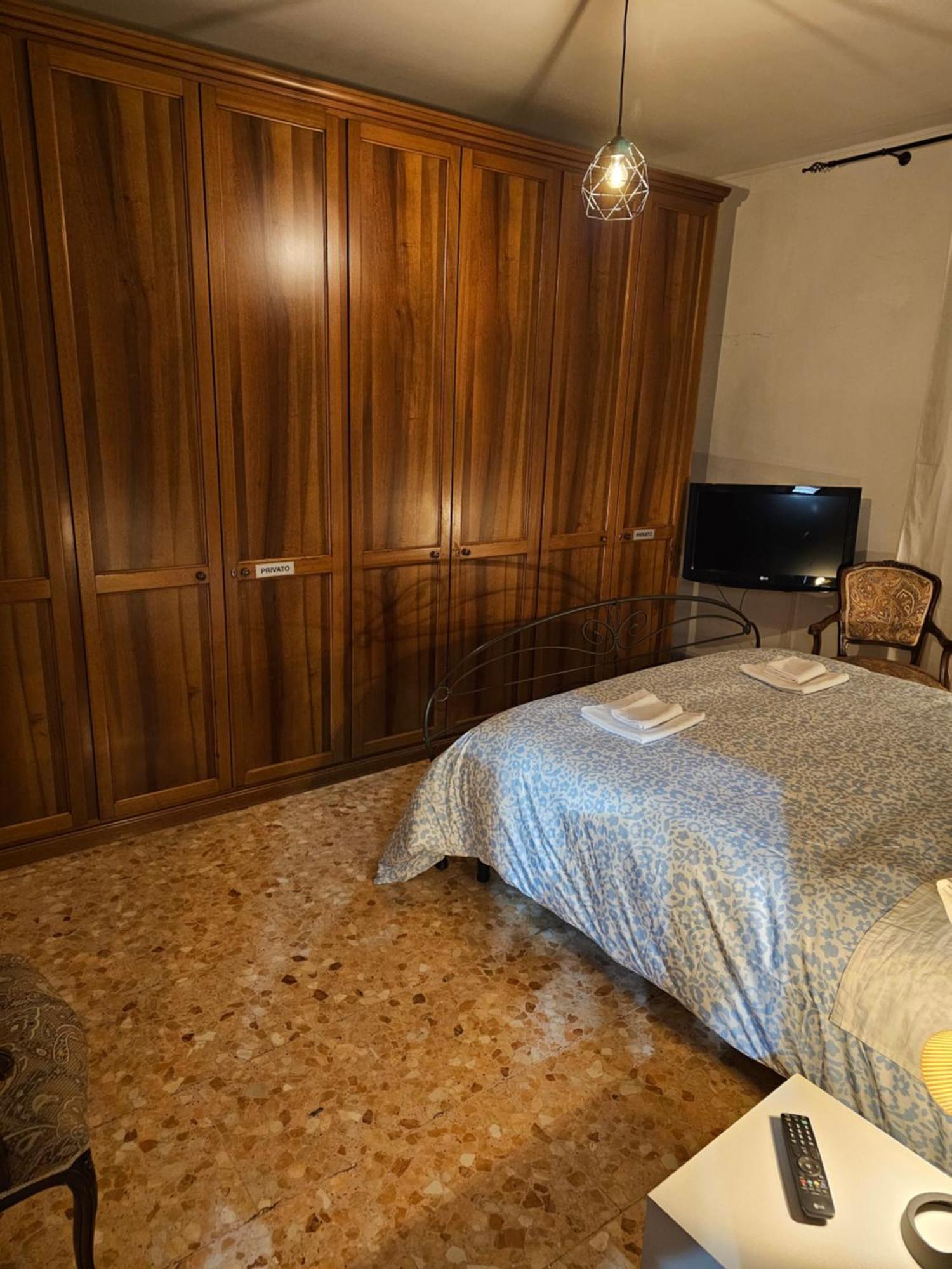 25 Apartment Rom